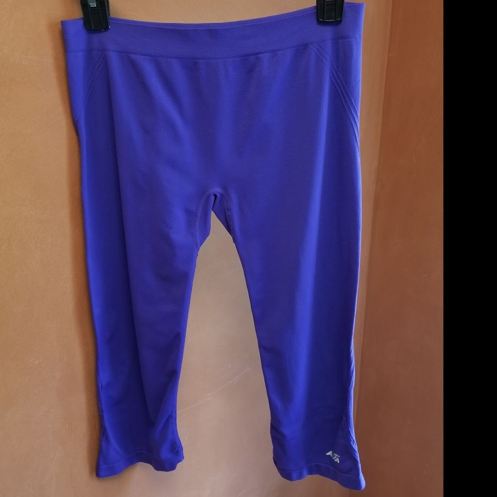 #Purple Avia Cropped Lightweight Leggings sz M